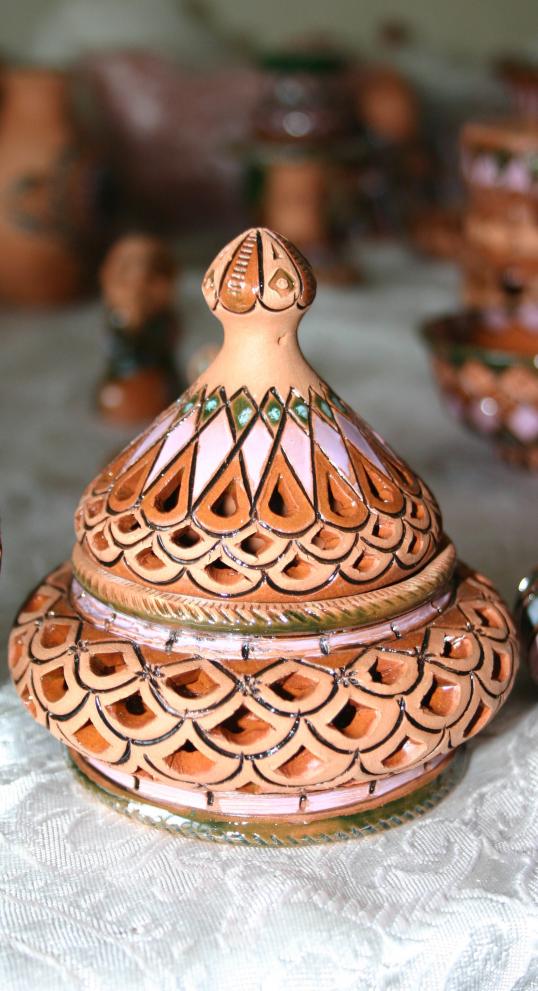 handmade-ceramic-sugar-bowl-lid