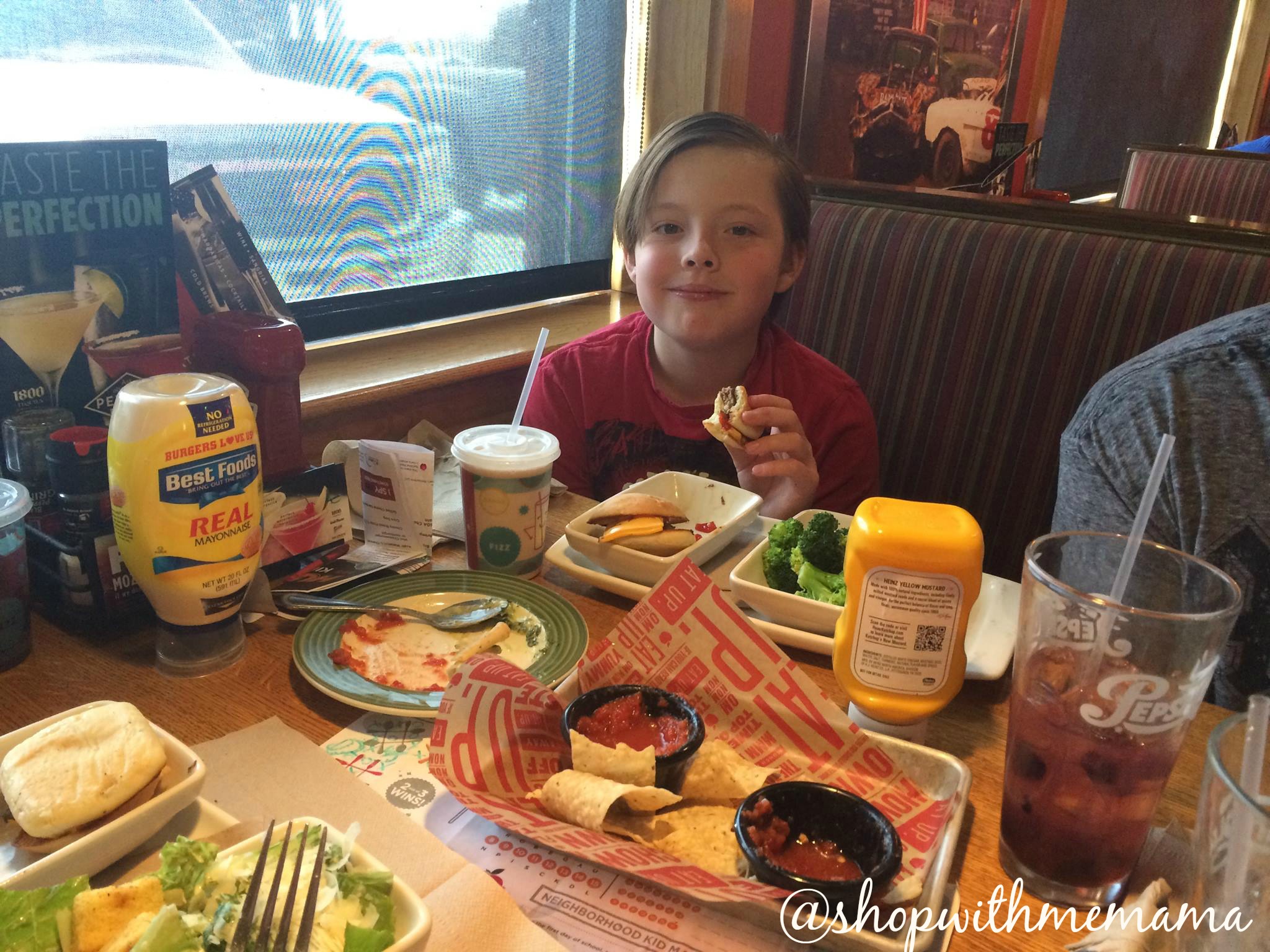 Applebee's Unveils New Grilled Seasonal Salads!