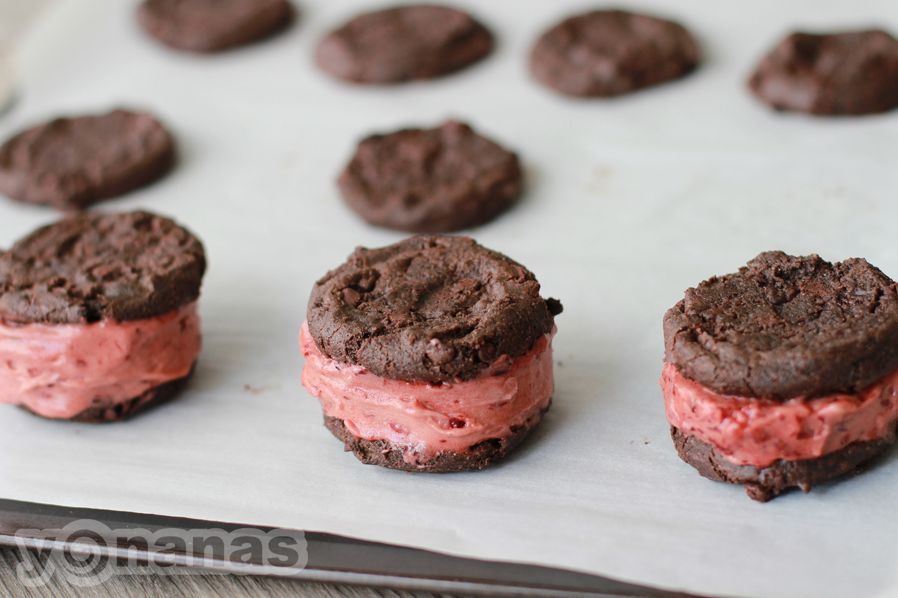 Cherry-Chocolate-Yonanas-Cookie-Sandwiches