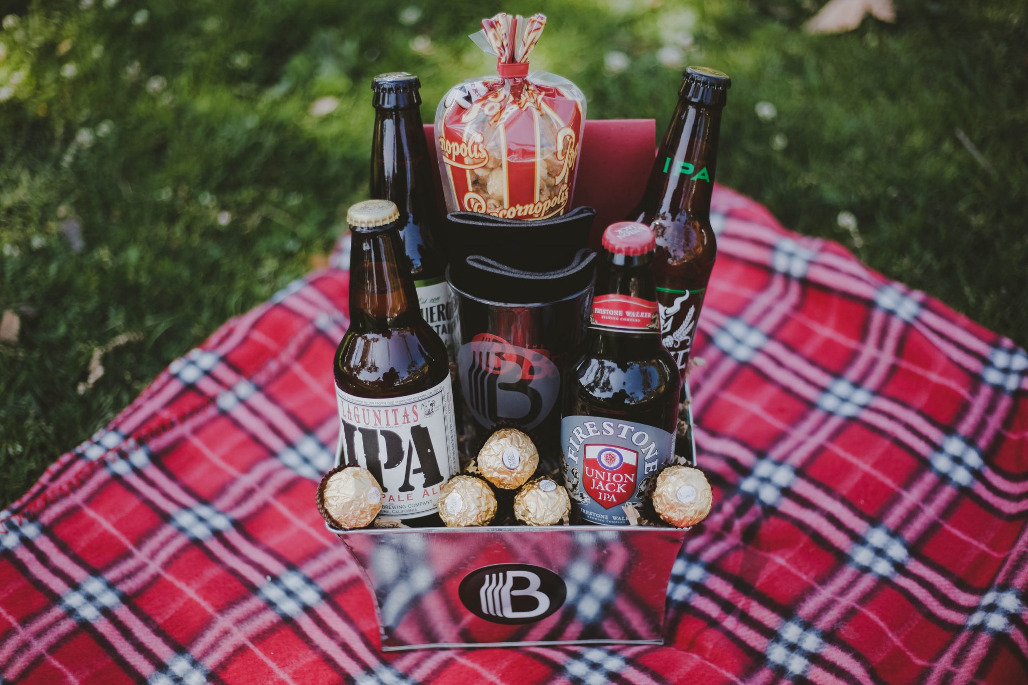 https://shopwithmemama.com/wp-content/uploads/2018/02/Hop-Head-IPA-Gift-Basket-141462-gal1-3.jpg