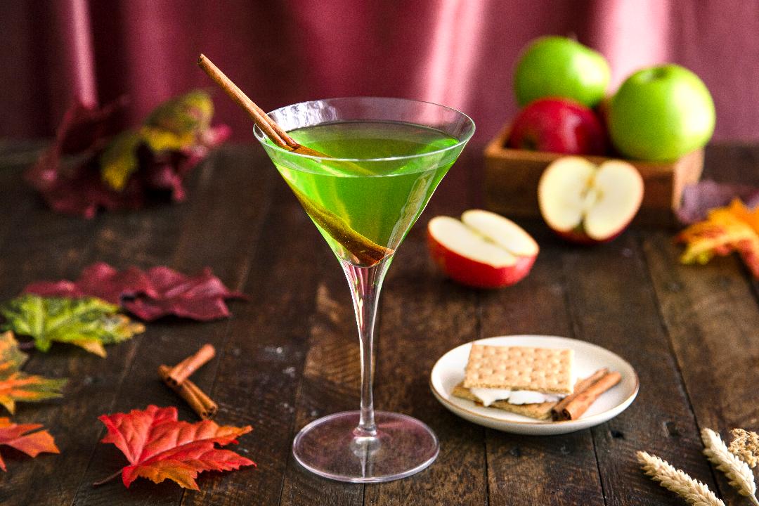 Easy Holiday Cocktail Recipes To Share With Friends!