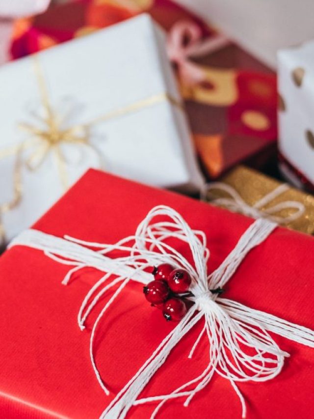 SAVE MONEY AT CHRISTMAS WITH THESE TOP TIPS