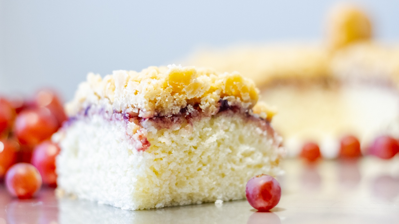 peanut butter and jelly crumb cake