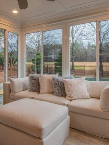 cropped-living-room-with-windows.jpg