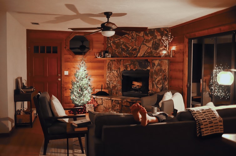 Small Ways to Make Your Living Room Cozier This Season