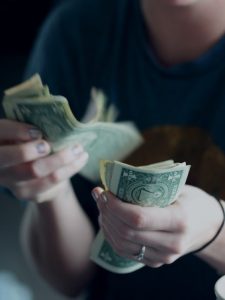 cropped-counting-money.jpg