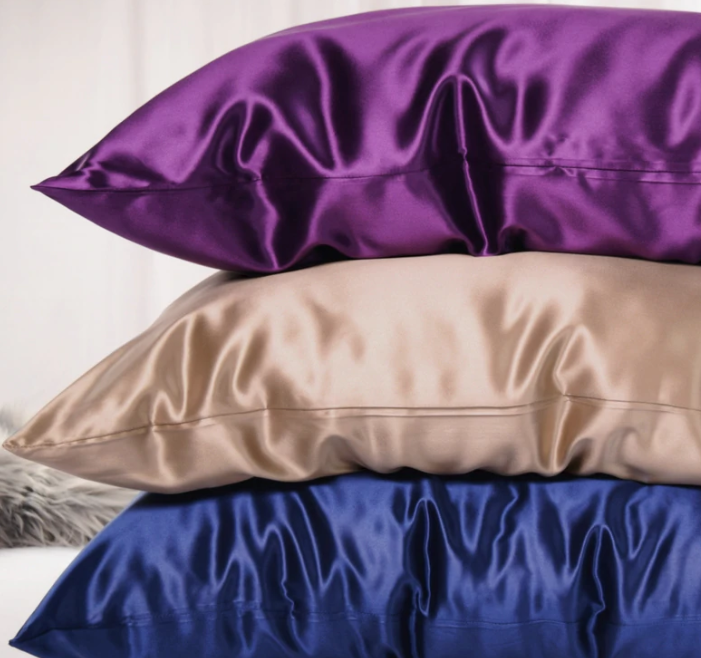 7 Benefits of Using a Silk Pillowcase