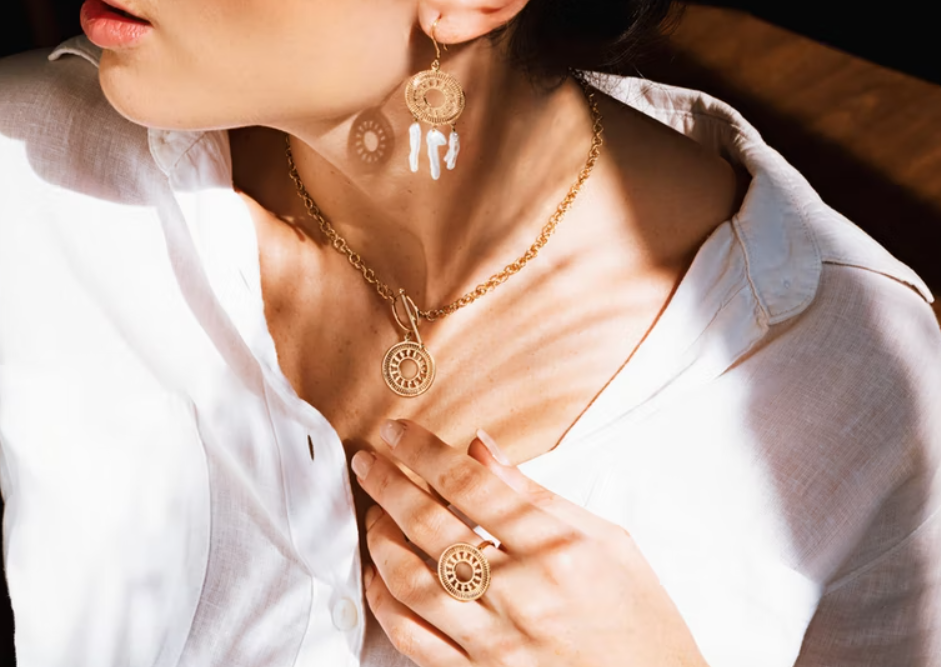 Women’s Guide: How to Wear Jewelry the Right Way