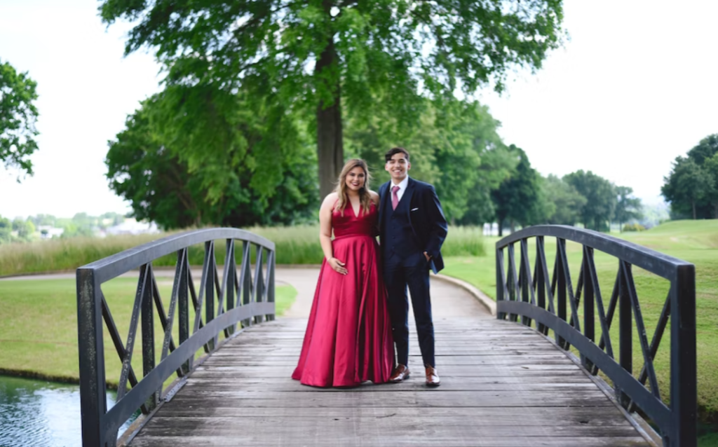 Perfect Prom Picture Ideas with Poses and Props