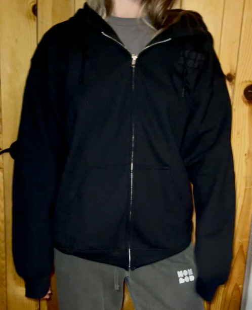 MomBod: The Black Edit Zip Hoodie is sooo soft and comfortable! I love how long the sleeves are and the way this zip-down hoodie fits! Crafted from ultra-soft fleece on the inside and outside, this hoodie is perfect for layering through every season. The durable metal zipper adds a touch of edge, while spacious front pockets keep your hands warm or your essentials close.
